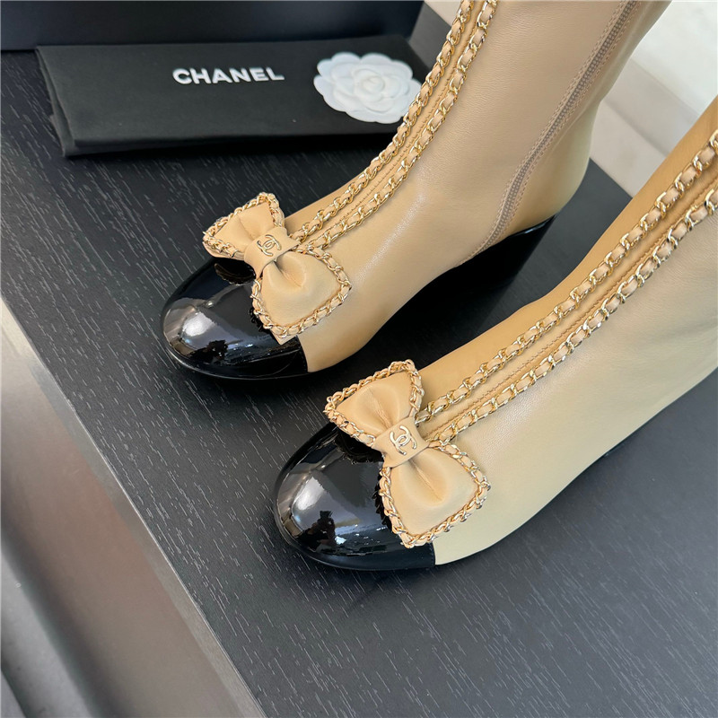 Ch**el beige calfskin bow patent leather keen high boots