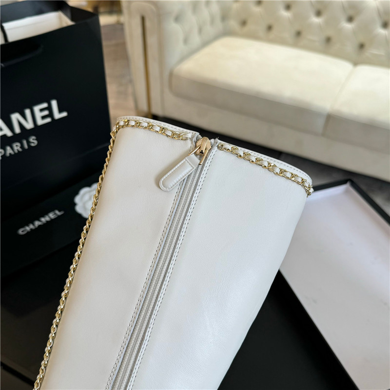 Ch**el calfskin bow patent leather keen high boots