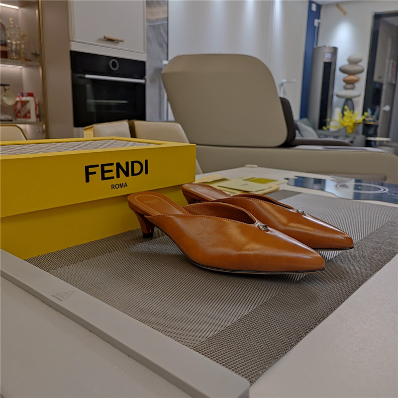 F**di ffold low-heeled mule pumps beige leather