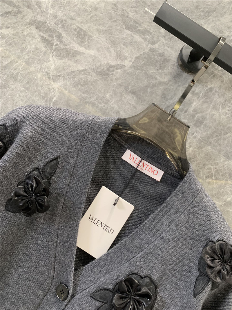 Va1e*ntin0 v-neck cropped knitted cardigan replica d&g clothing