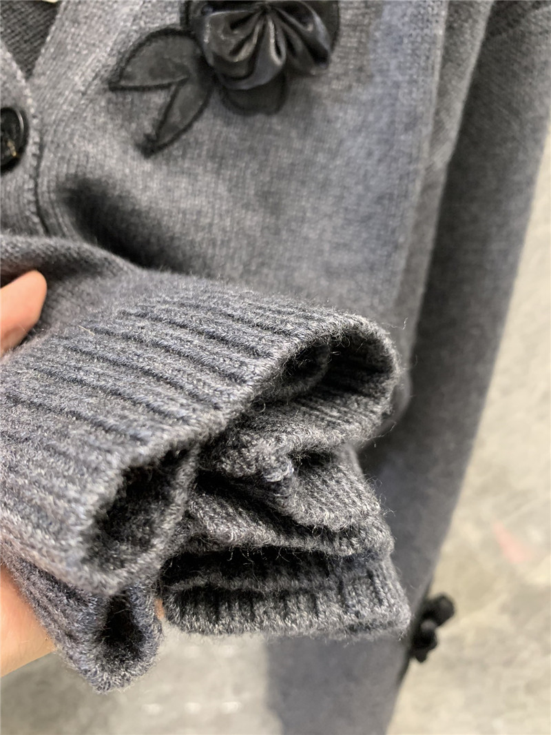 Va1e*ntin0 v-neck cropped knitted cardigan replica d&g clothing