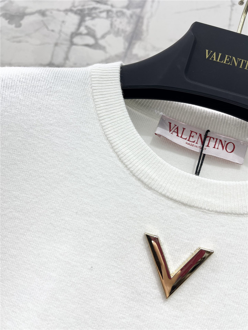 Va1e*ntin0 round neck long sleeve + skirt suit replica d&g clothing