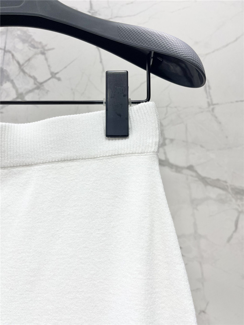 Va1e*ntin0 round neck long sleeve + skirt suit replica d&g clothing