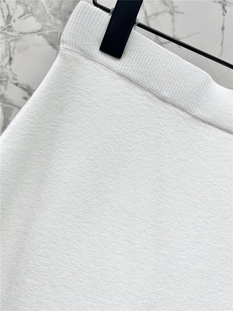 Va1e*ntin0 round neck long sleeve + skirt suit replica d&g clothing