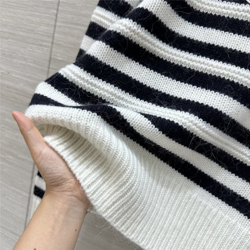 Ce1i*e striped crew neck pullover sweater