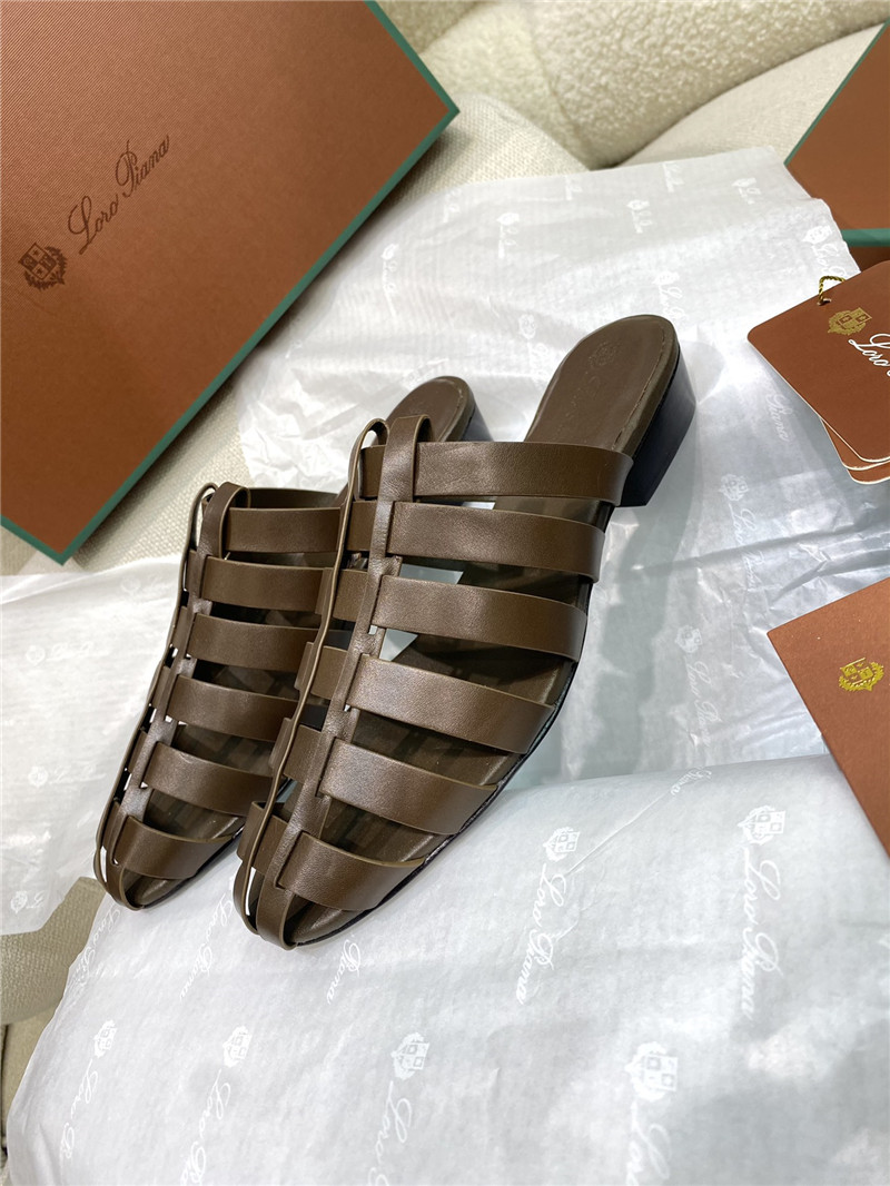 L0r0 P1ana kaede sandals in leather shade grown