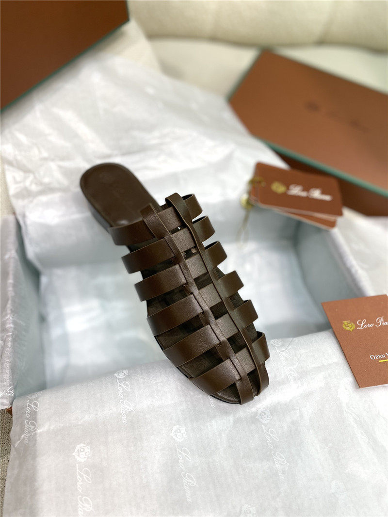 L0r0 P1ana kaede sandals in leather shade grown