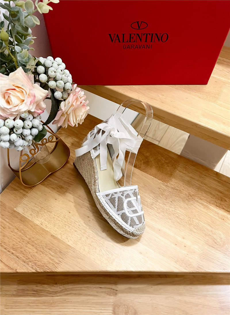 Va1e*ntin0 toile iconographe wedge sandal beige and white