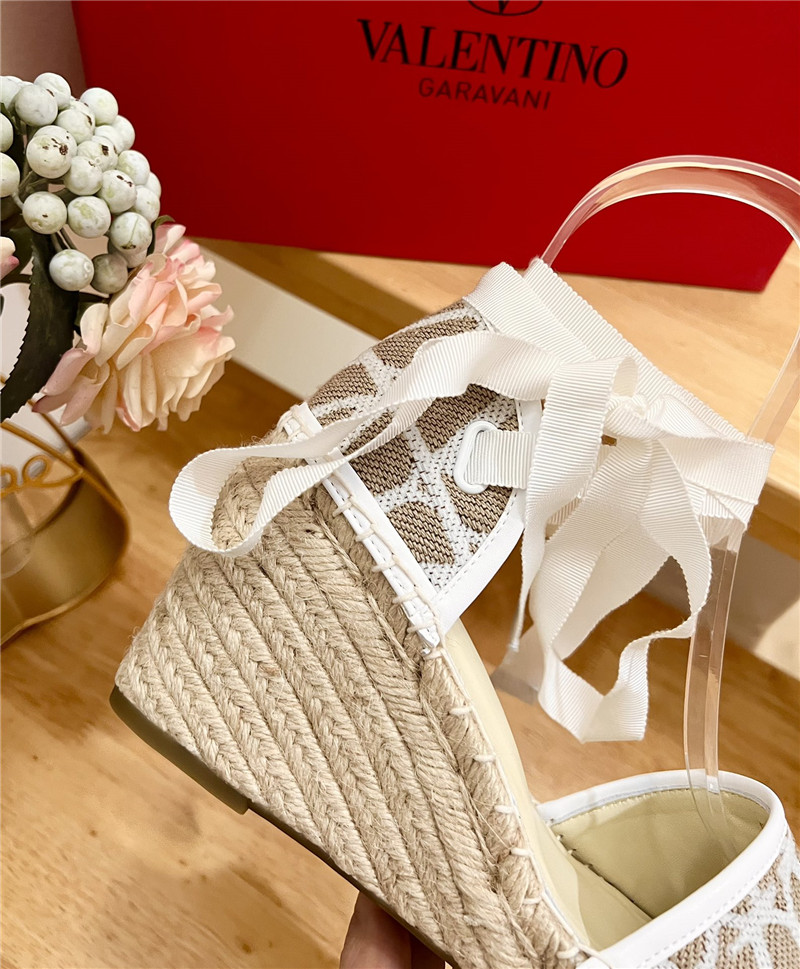 Va1e*ntin0 toile iconographe wedge sandal beige and white