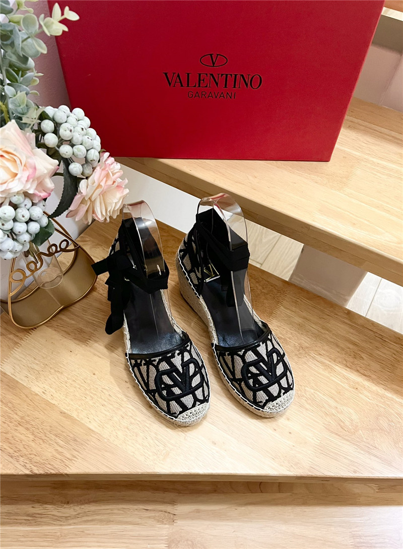 Va1e*ntin0 toile iconographe wedge sandal natural and black