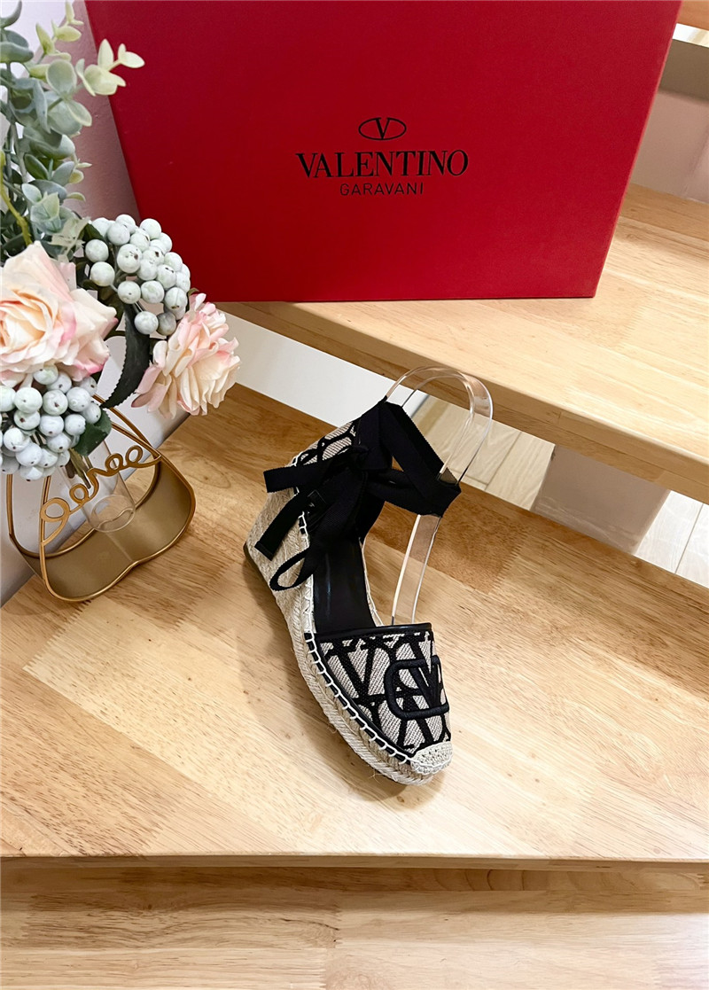 Va1e*ntin0 toile iconographe wedge sandal natural and black