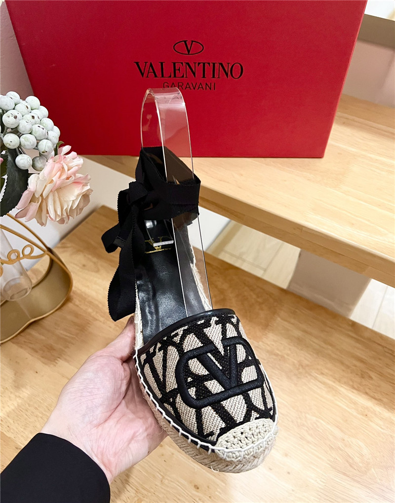 Va1e*ntin0 toile iconographe wedge sandal natural and black