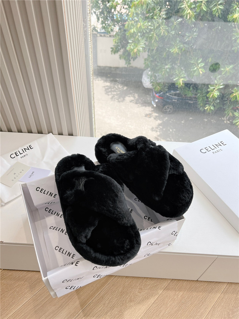Ce1i*e cross fur slides triomphe in black shearling