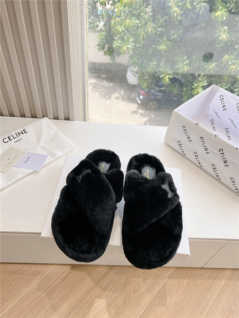 Ce1i*e cross fur slides triomphe in black shearling