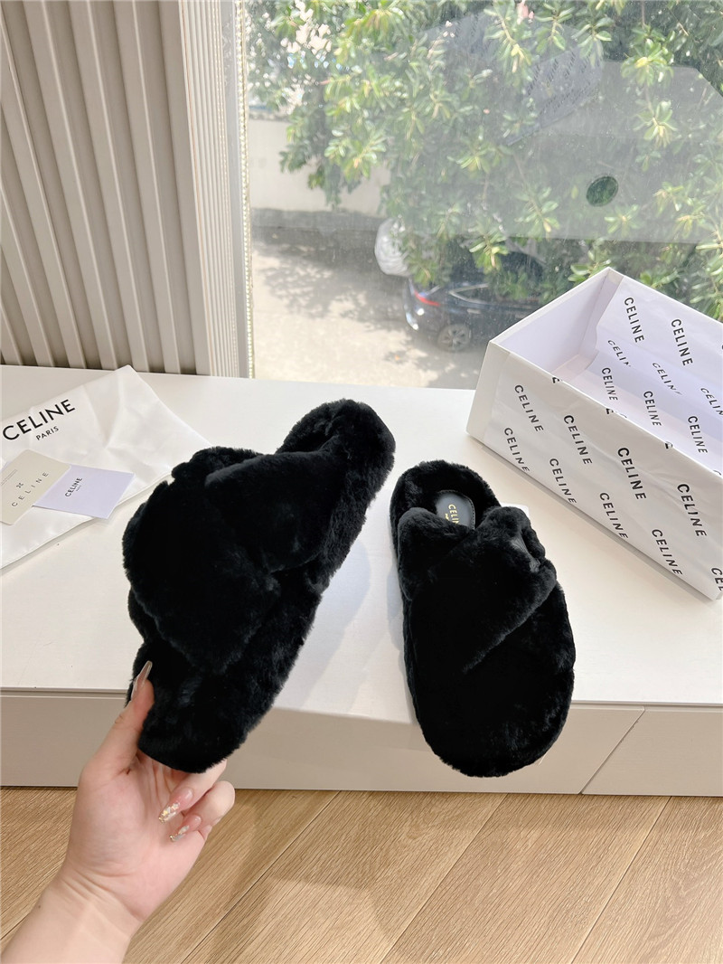 Ce1i*e cross fur slides triomphe in black shearling