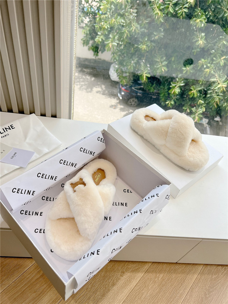 Ce1i*e cross fur slides triomphe in beige shearling