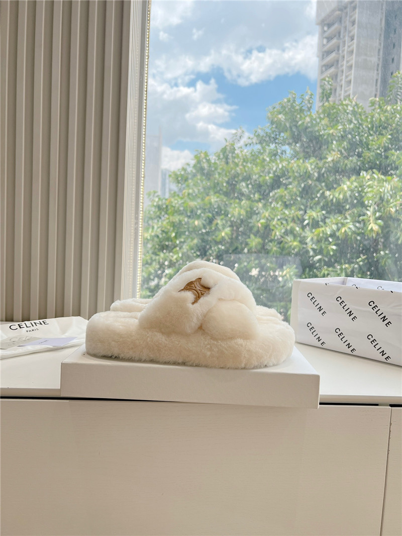 Ce1i*e cross fur slides triomphe in beige shearling