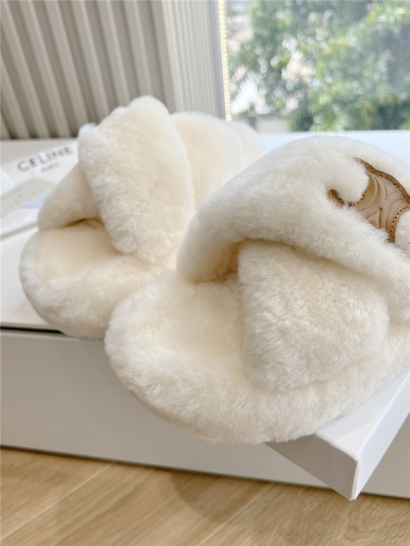 Ce1i*e cross fur slides triomphe in beige shearling