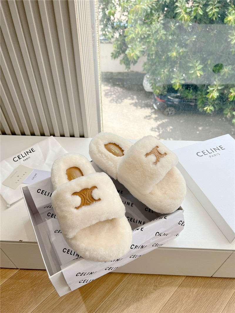 Ce1i*e fur slides triomphe in beige shearling