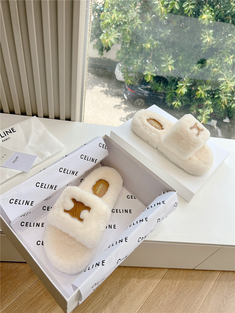 Ce1i*e fur slides triomphe in beige shearling