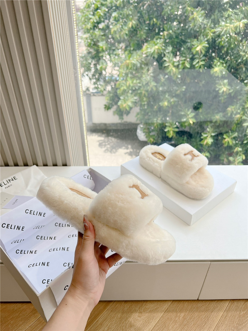 Ce1i*e fur slides triomphe in beige shearling