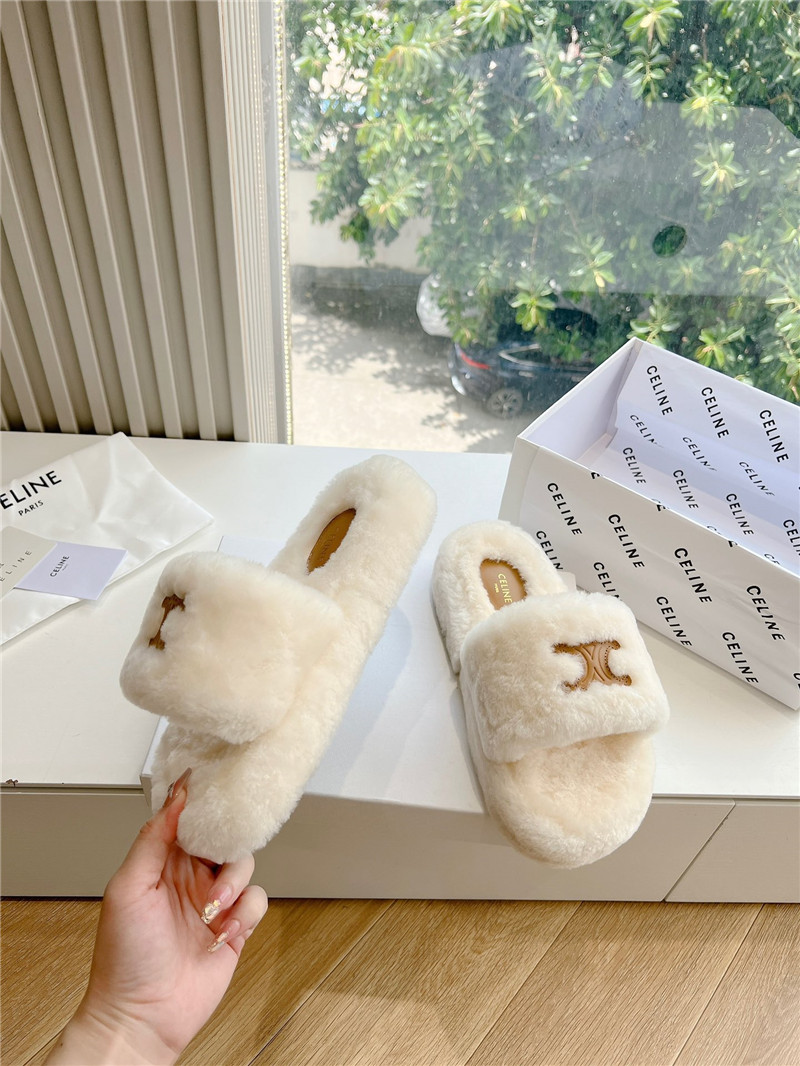 Ce1i*e fur slides triomphe in beige shearling