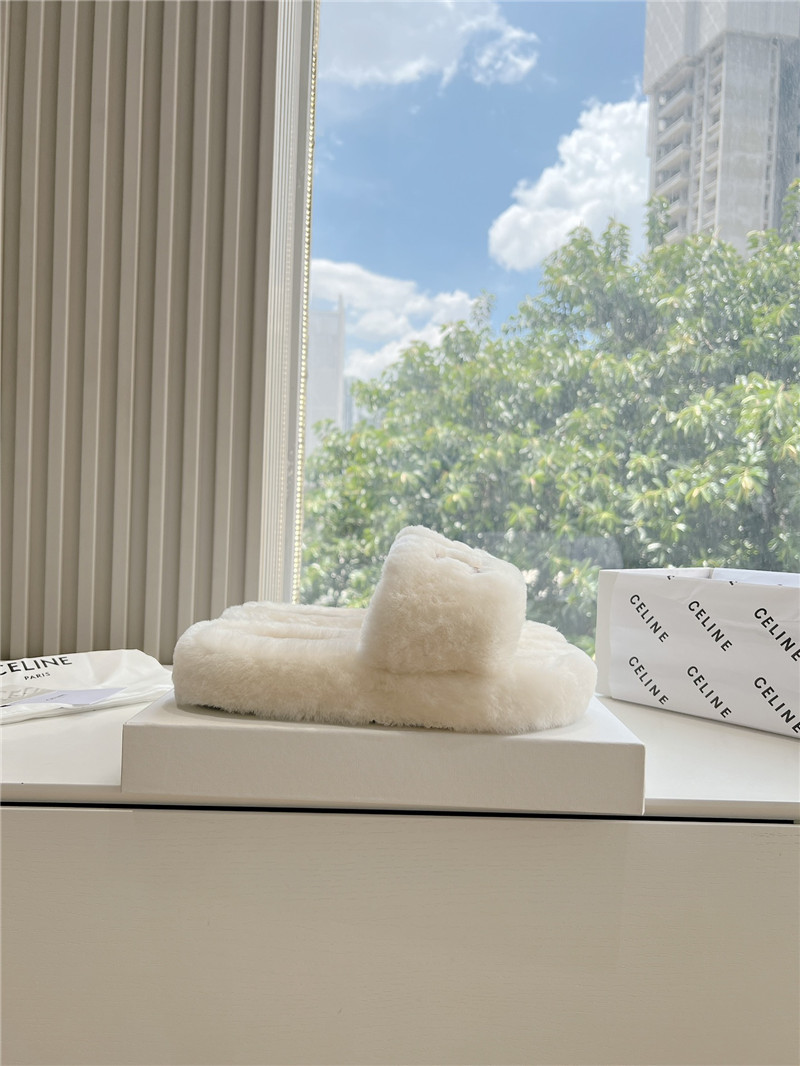 Ce1i*e fur slides triomphe in beige shearling