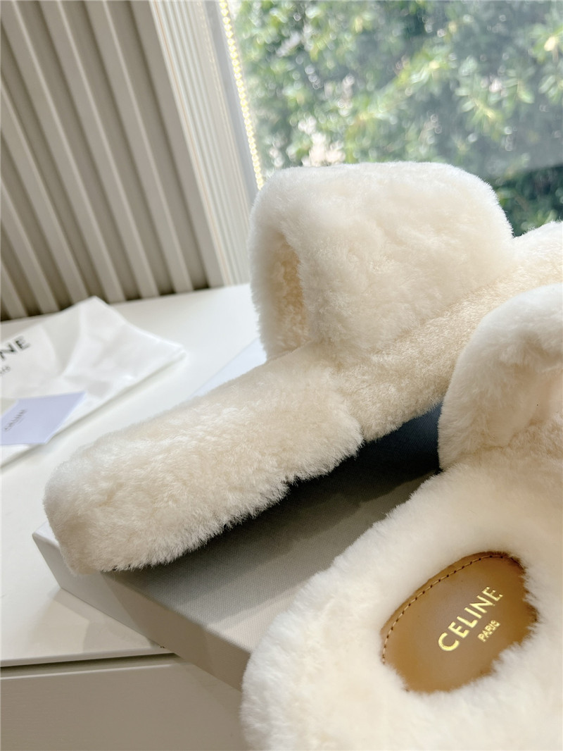 Ce1i*e fur slides triomphe in beige shearling