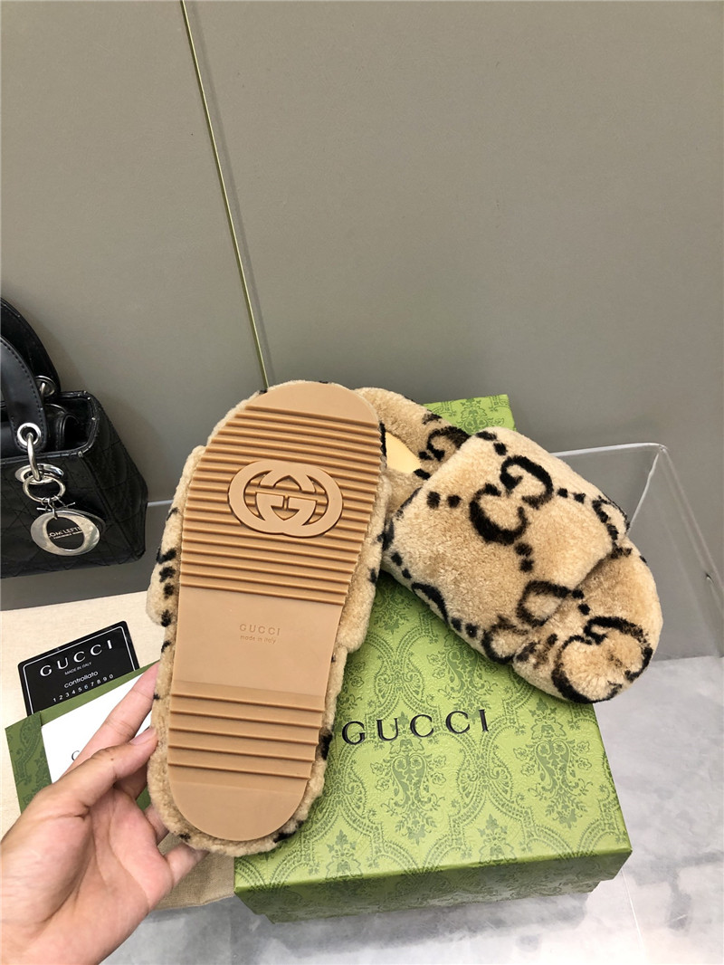 Gvc*1 monogram motif shearling slides beige