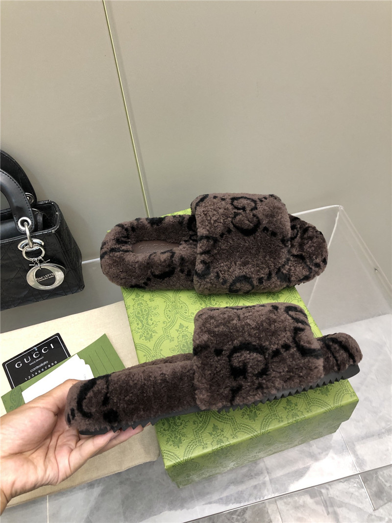 Gvc*1 monogram motif shearling slides brown