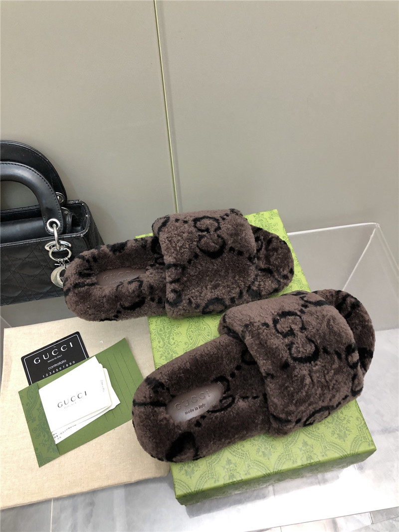 Gvc*1 monogram motif shearling slides brown