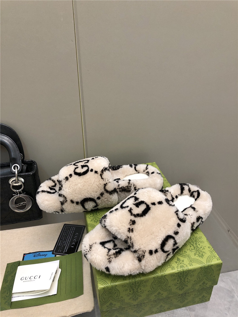 Gvc*1 monogram motif shearling slides natural