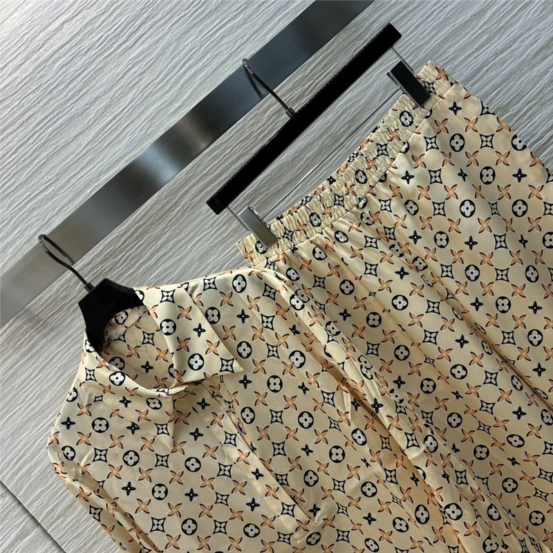 l0vis Vvtt0n lv monogram suit replica d&g clothing