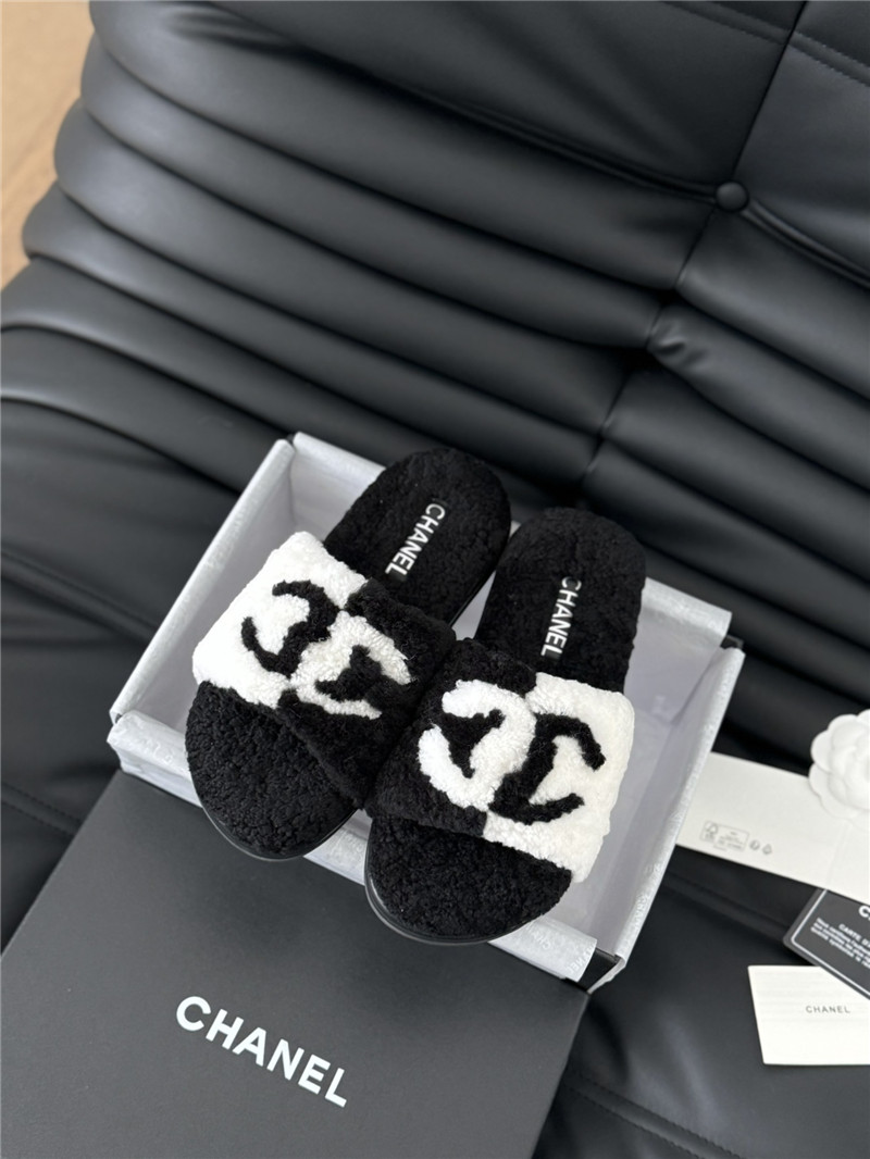 Ch**el shearling home slides in black