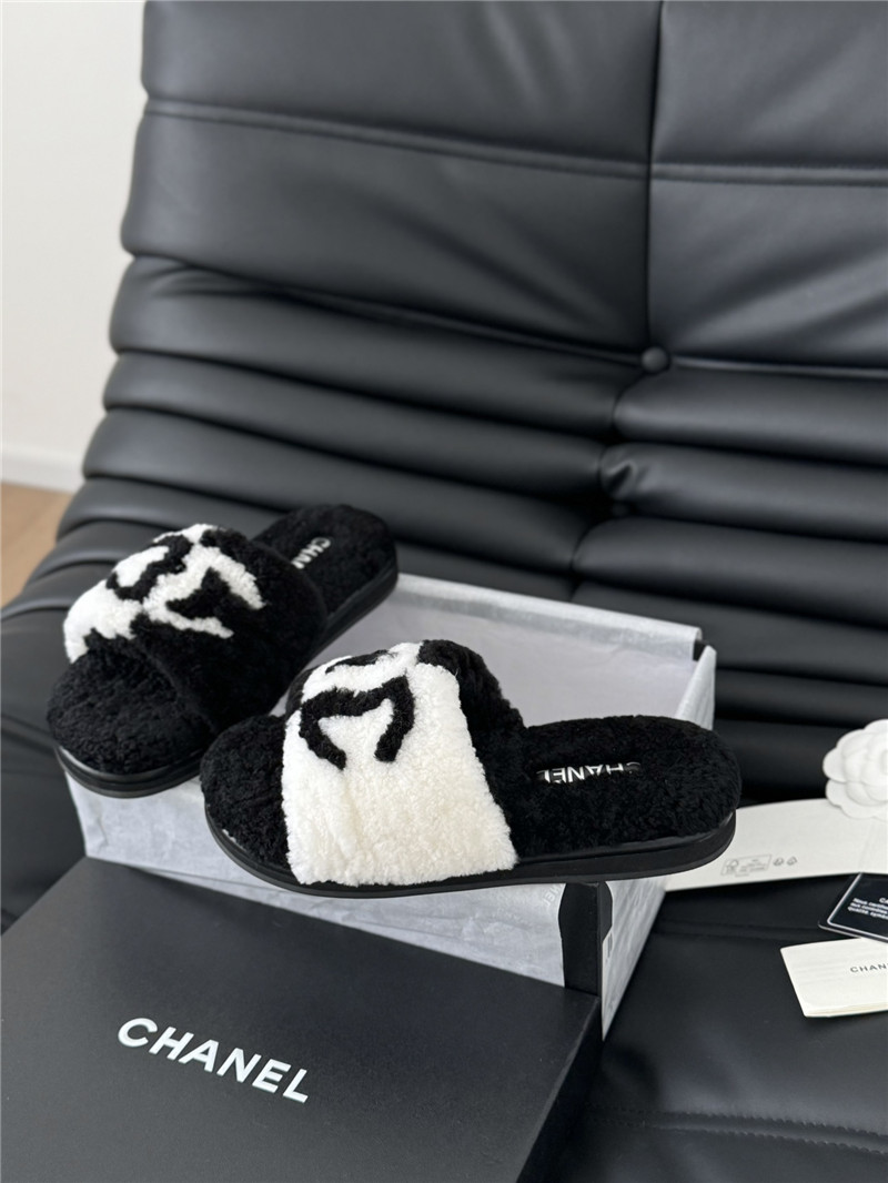 Ch**el shearling home slides in black