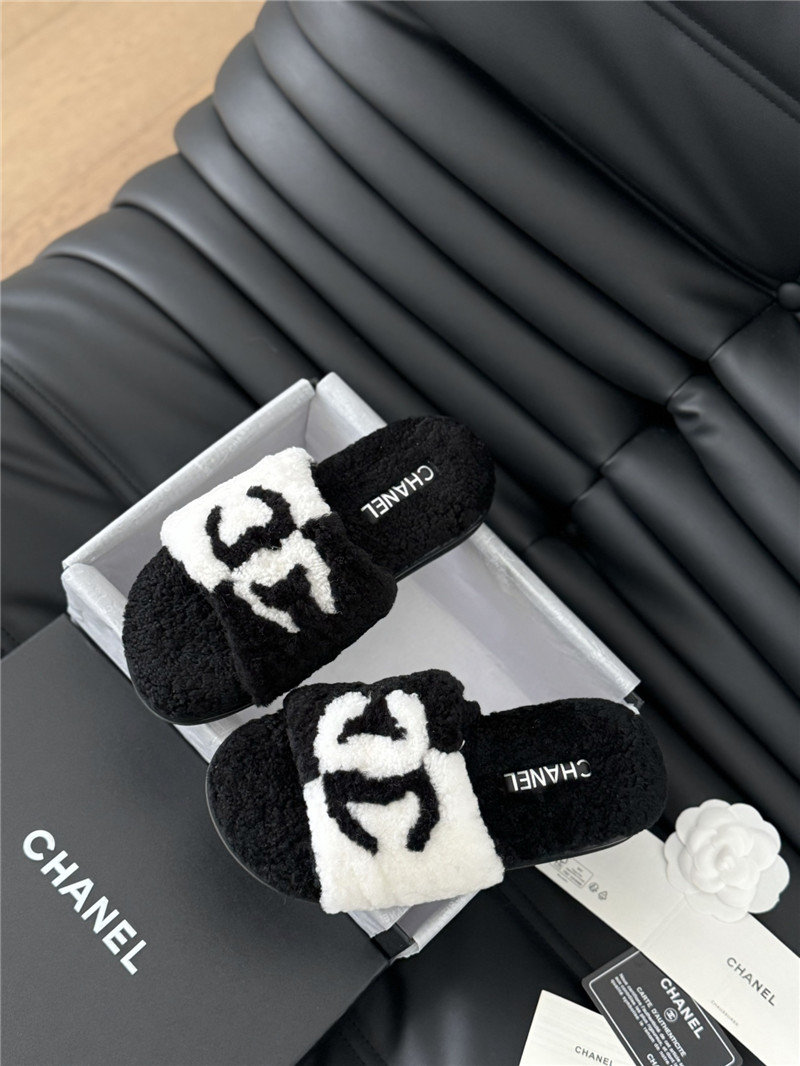 Ch**el shearling home slides in black