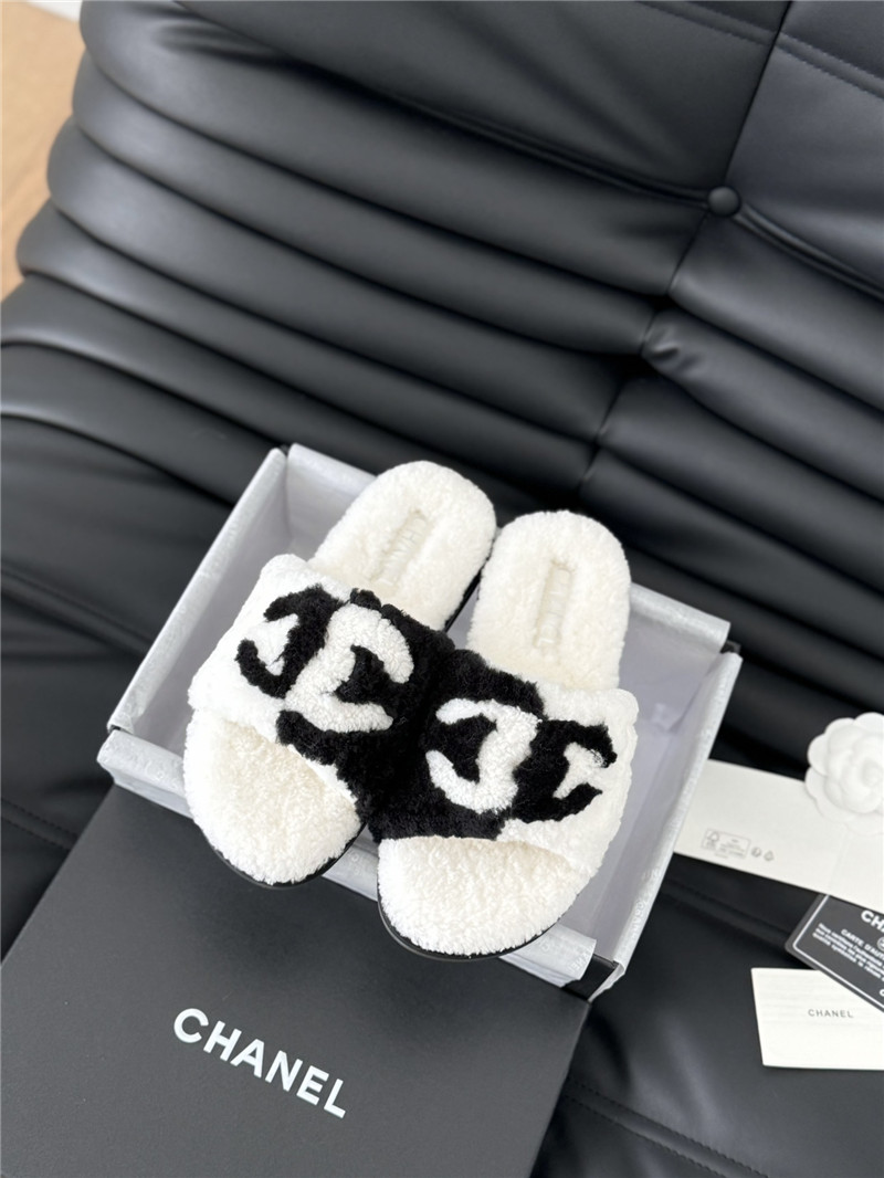 Ch**el shearling home slides white