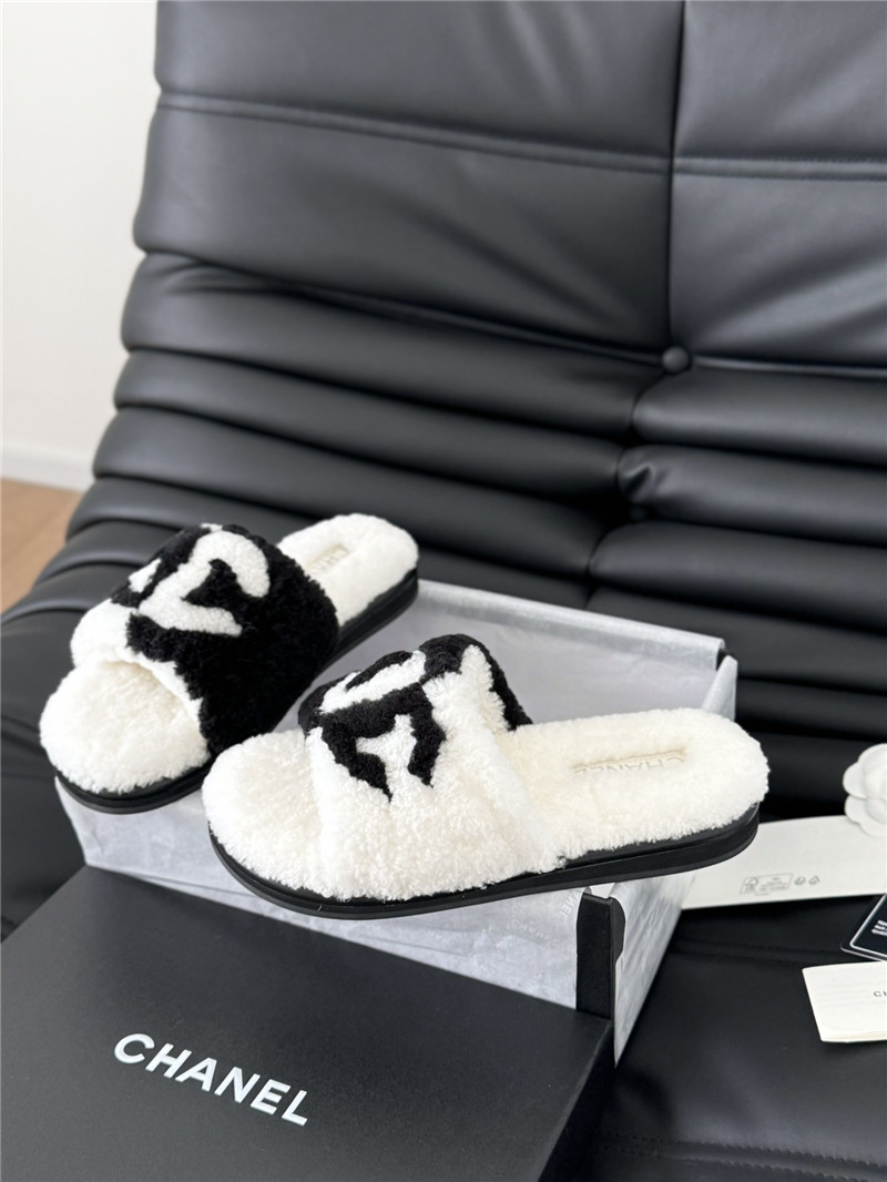 Ch**el shearling home slides white