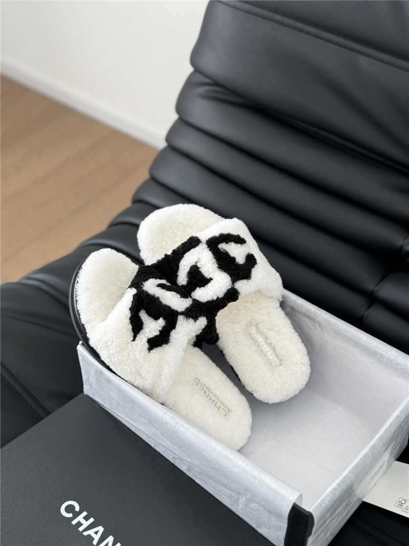 Ch**el shearling home slides white
