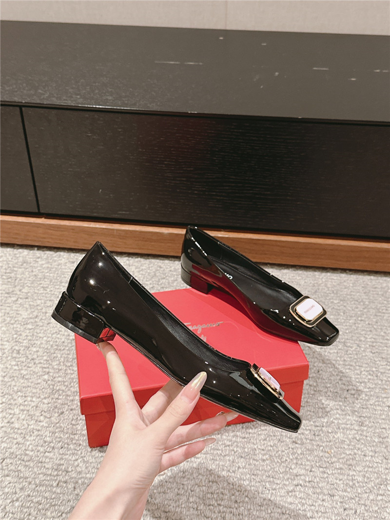 Salvatore Ferragamo Black Pattern Vara Plate Pumps