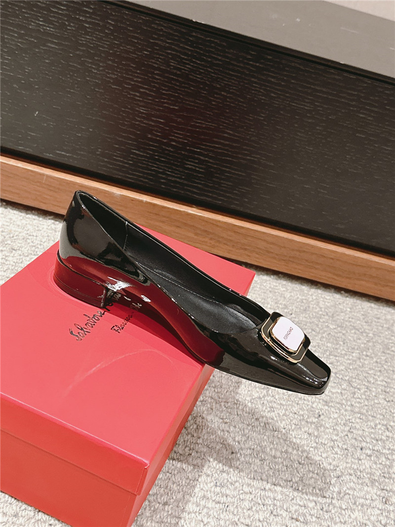 Salvatore Ferragamo Black Pattern Vara Plate Pumps