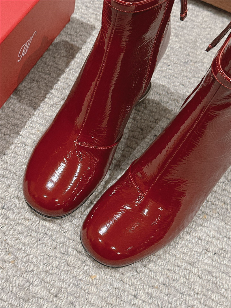 roger u1u1er viv’red patent podium booties