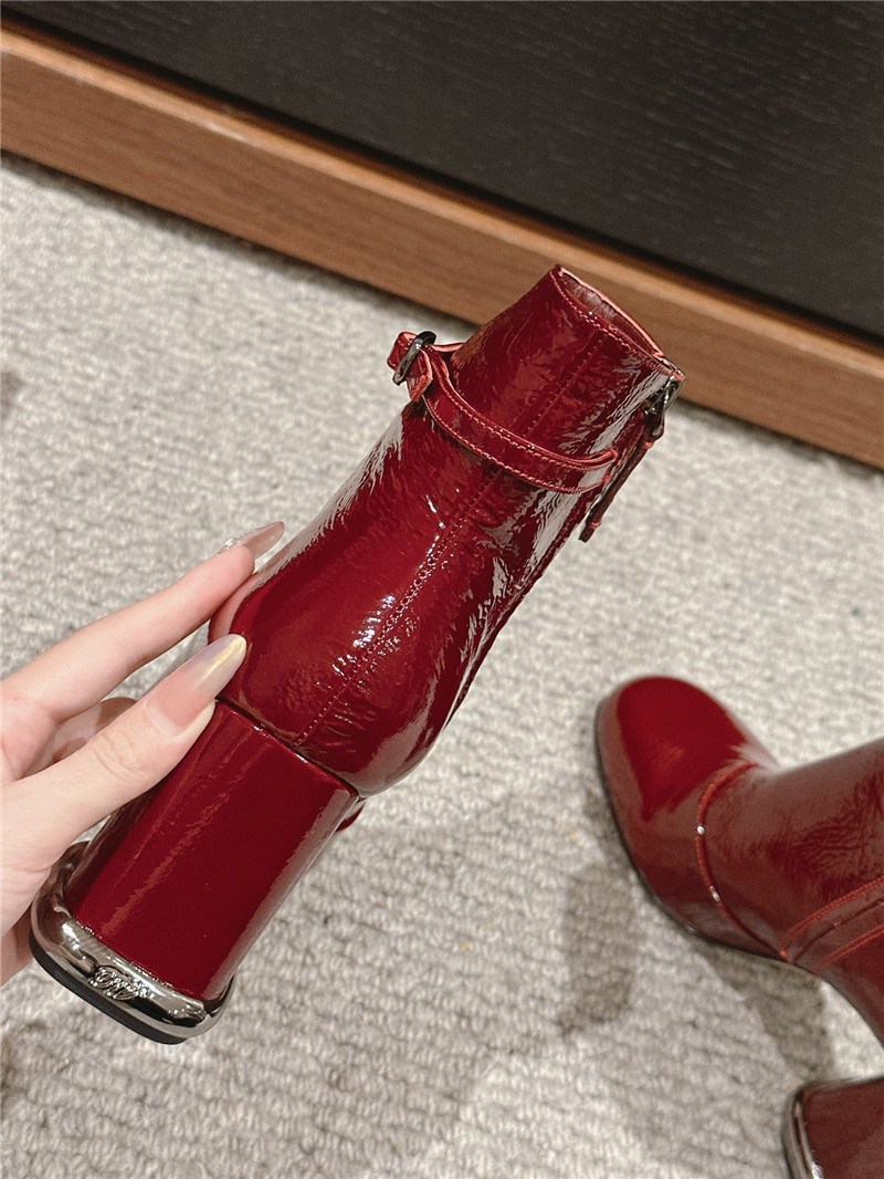 roger u1u1er viv’red patent podium booties