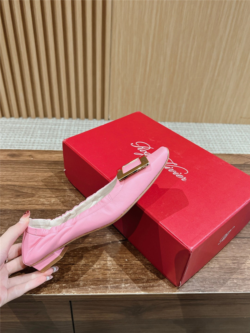 Roger Vivier Belle Vivier Ballerinas in Pink Leather