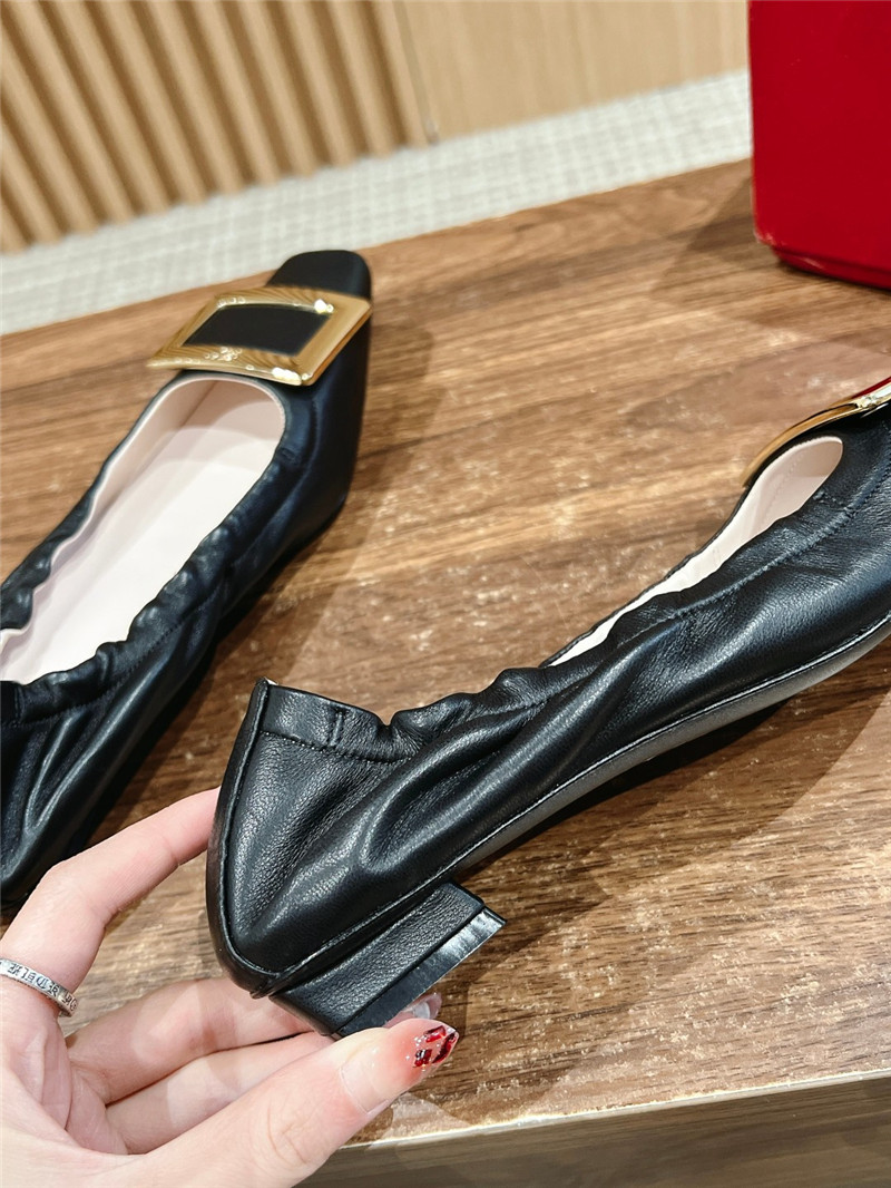 Roger Vivier Belle Vivier Ballerinas in Black Leather