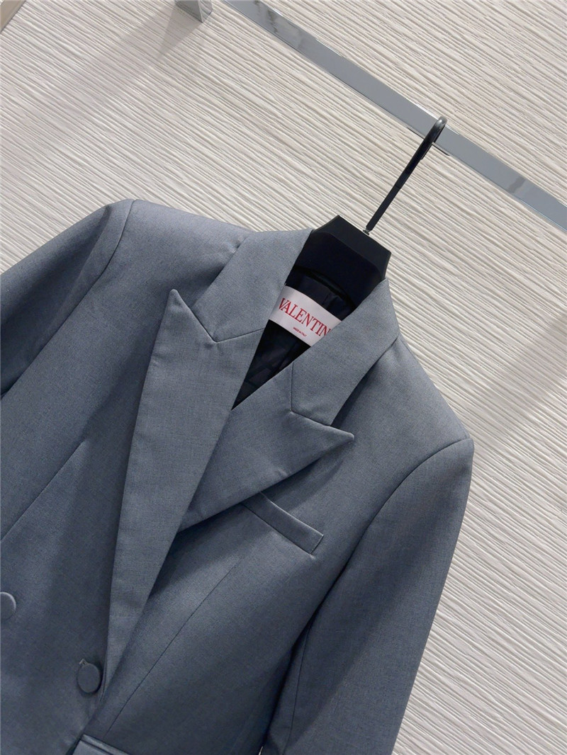 Va1e*ntin0 lapel double breasted suit replica clothing sites