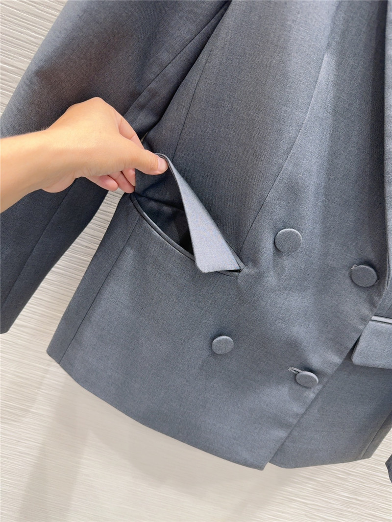 Va1e*ntin0 lapel double breasted suit replica clothing sites