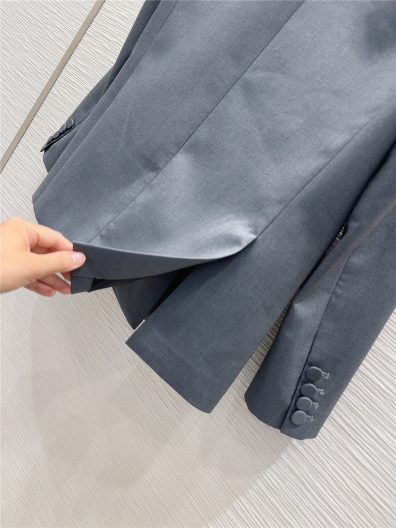 Va1e*ntin0 lapel double breasted suit replica clothing sites