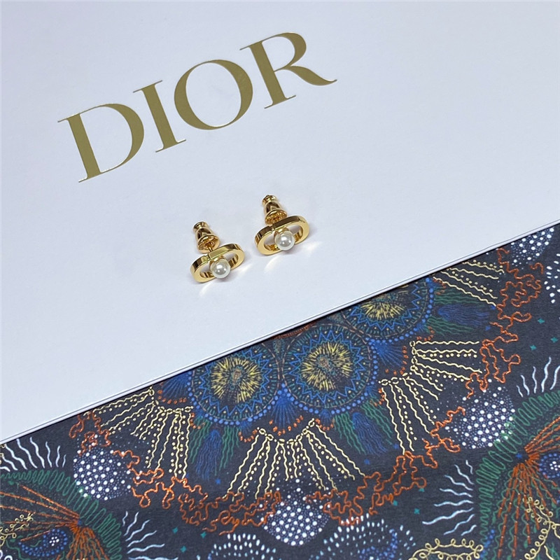 D10r cd pearl earrings