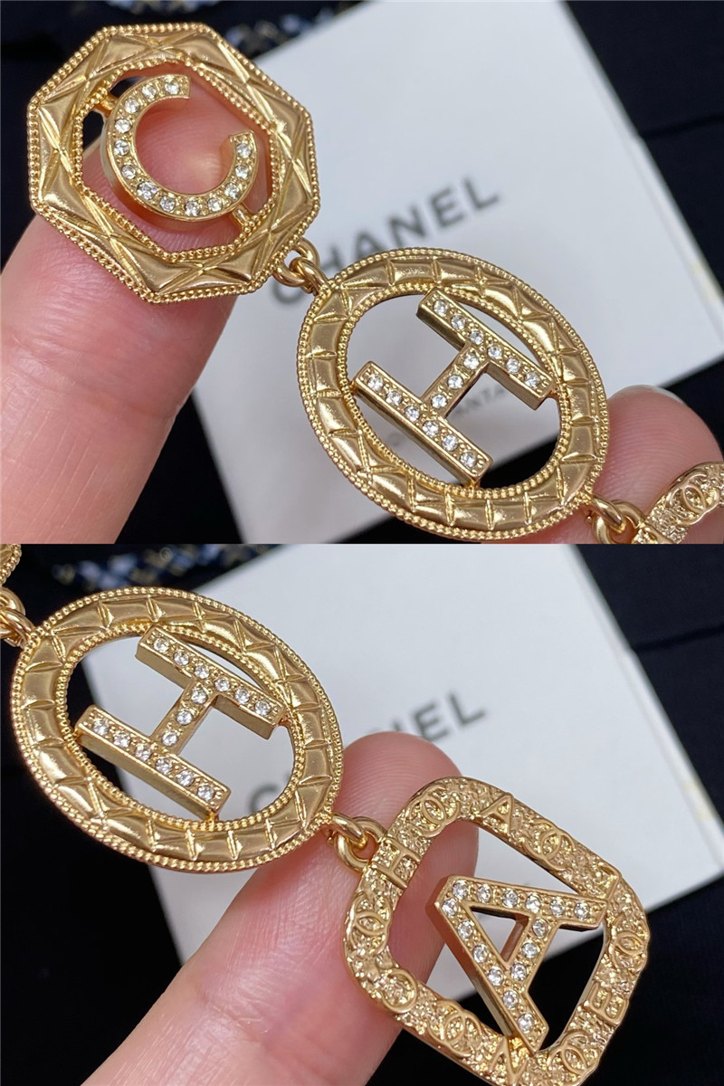 ch**el D1am0nd 8 frame oval letter earrings